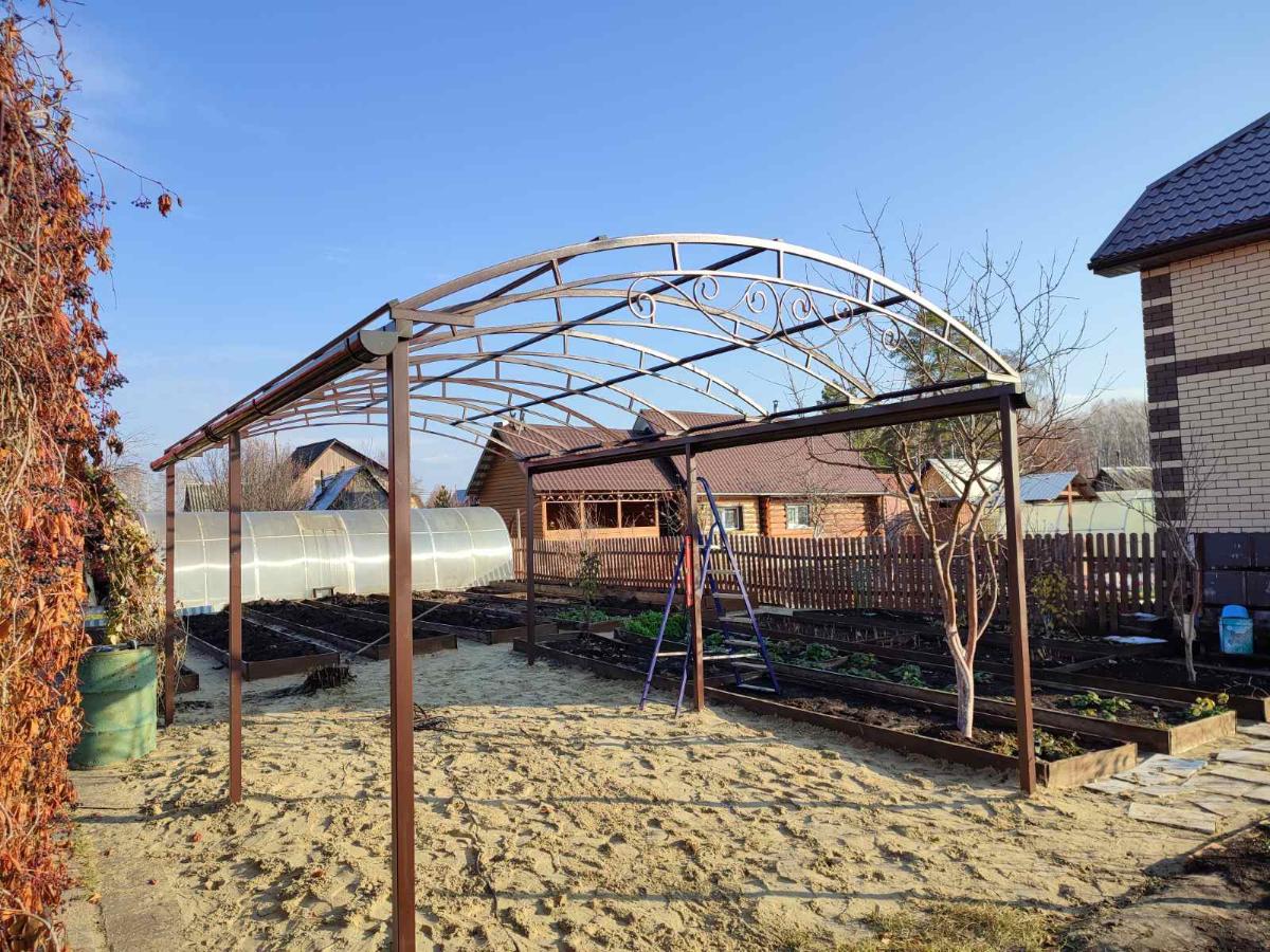 Навес №1 ширина 2,6 - 3,5 м  с кованой фермой