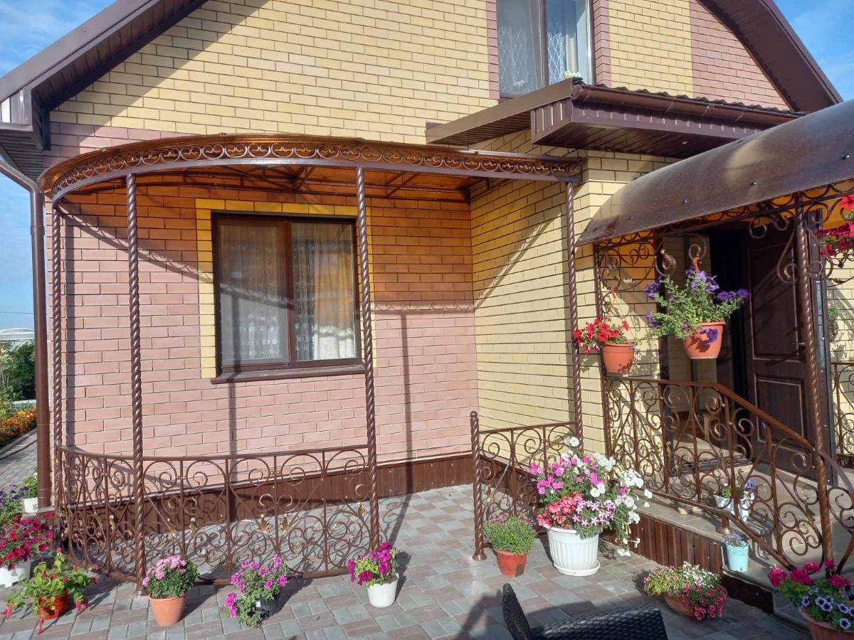 Навес над  зоной отдыха  на витых стойках