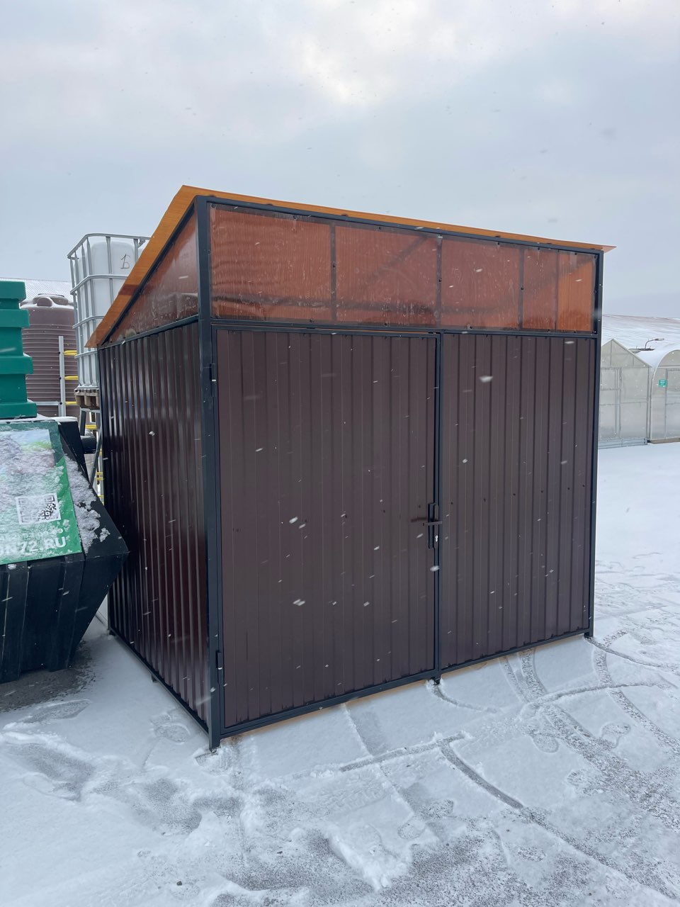 Хозблок 1,8х2,5м  с крышей из поликарбоната