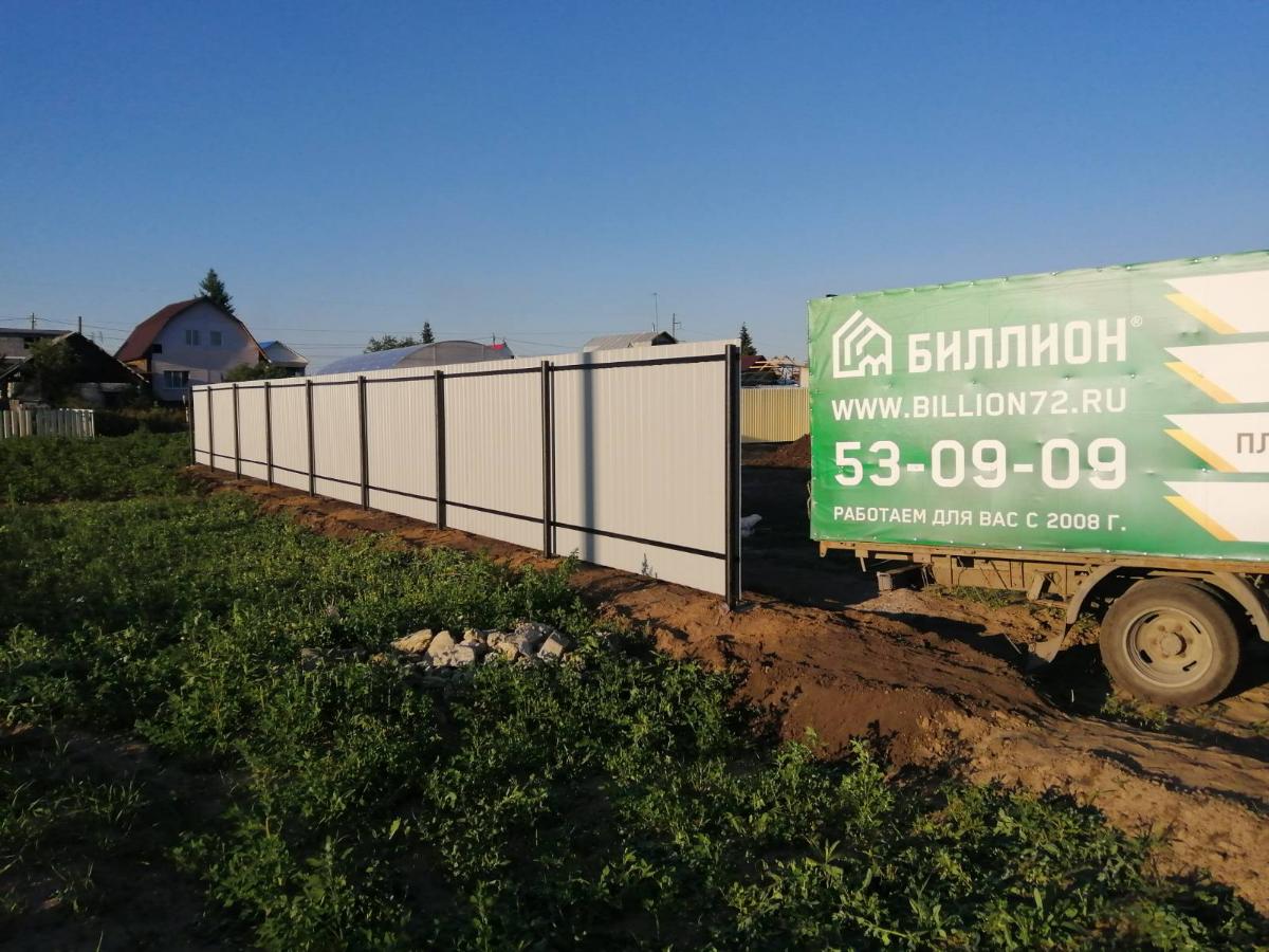 Забор из профнастила с полимерным покрытием "Слоновая кость" 