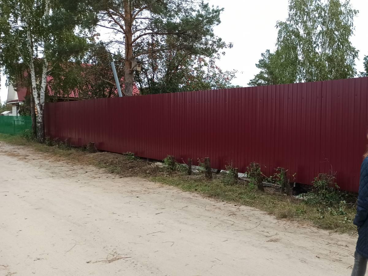 Забор из профнастила с полимерным покрытием "Вишня" 