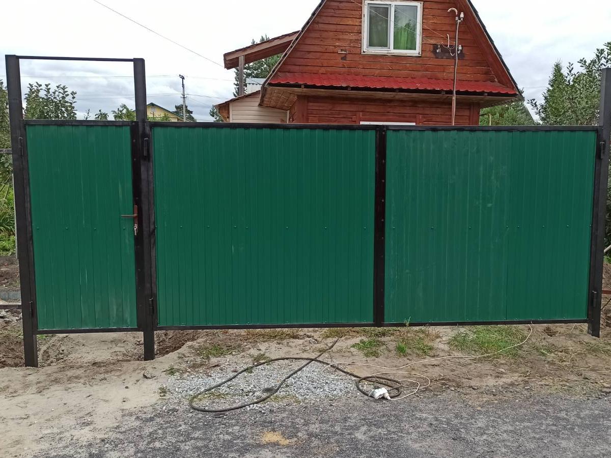 Ворота из профнастила с полимерным покрытием в рамке (Зеленый мох)