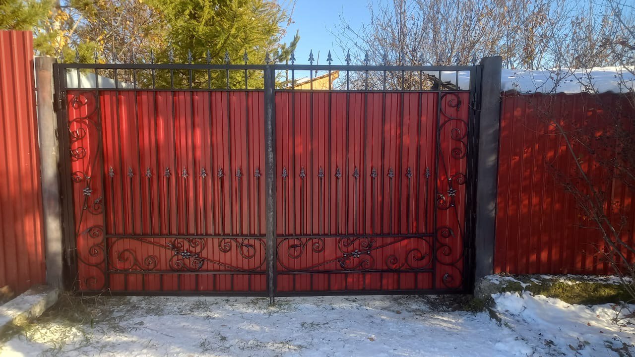 Ворота кованые №11 (с обшивкой профнастилм)