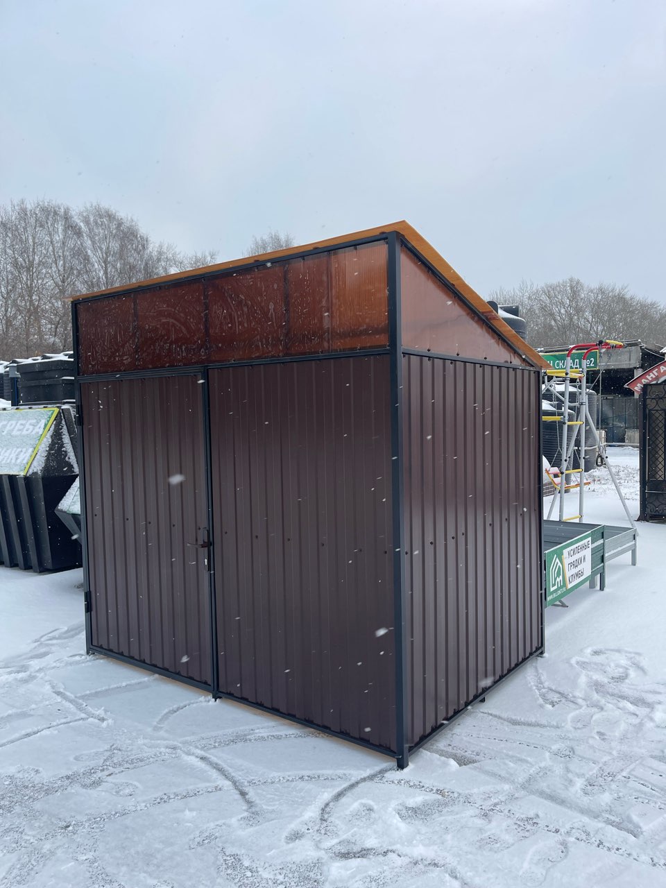 Хозблок 1,8х2,5м  с крышей из поликарбоната